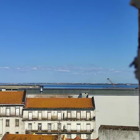 Lafoes West Riverside * Lisbon